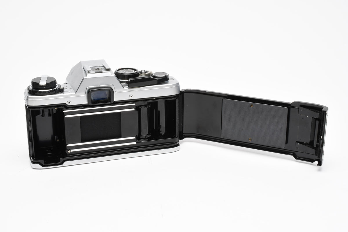 Olympus OM10 35mm SLR Body w/50mm f1.8 lens, Case, New seals, Great!