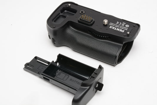 Pentax D-BG4 Battery Grip w/Lithium and AA chambers, barely used K5, K7)