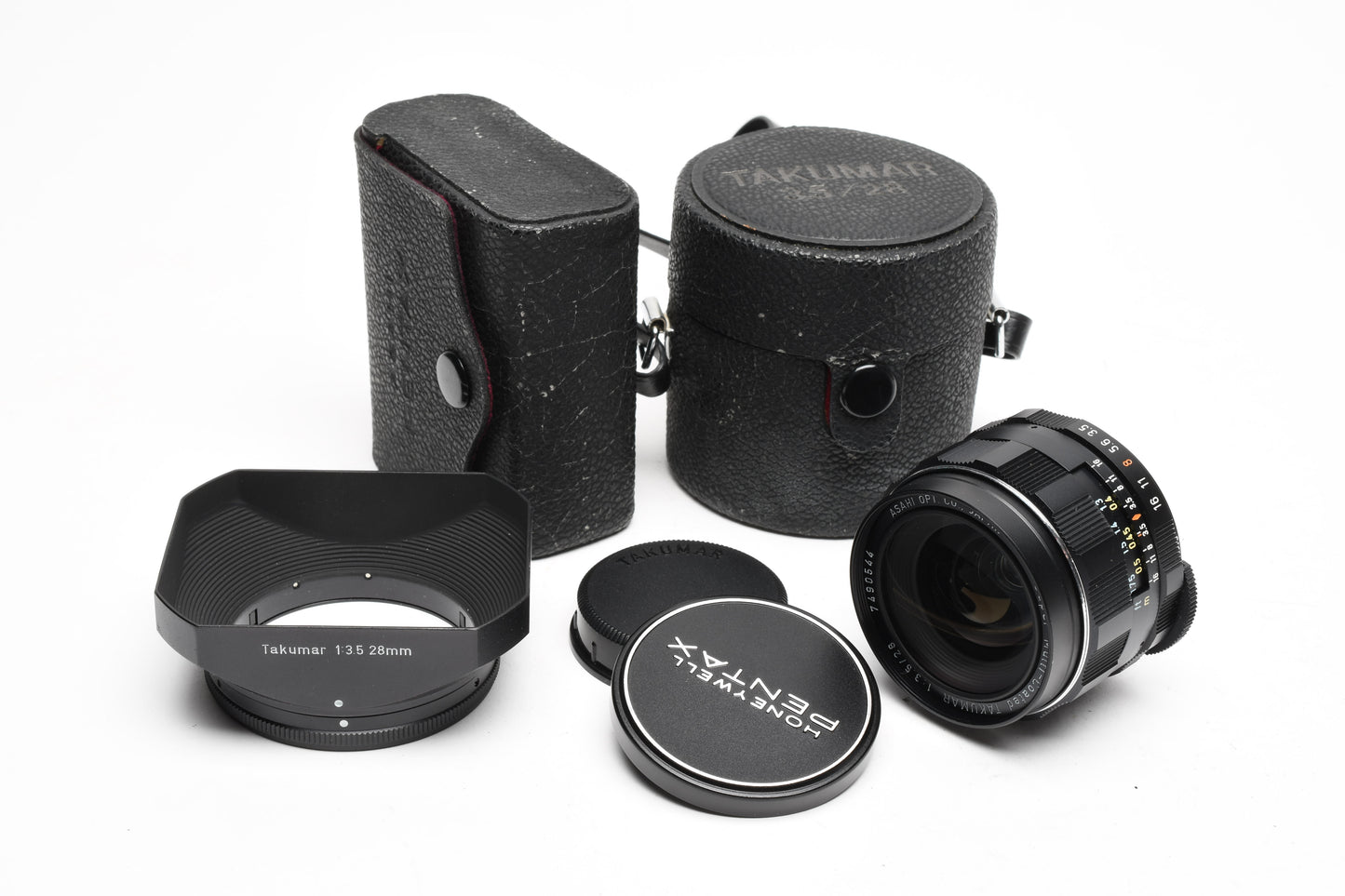 Pentax Super MC Takumar 28mm f3.5 M42 mount lens, caps, case, hood, Mint-