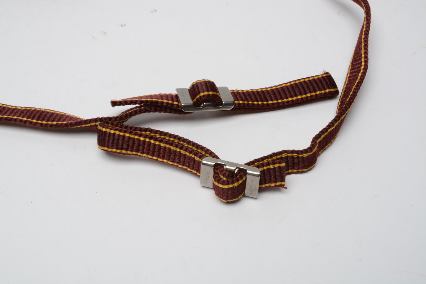 Nikon quality 2" tapered wide camera strap (burgundy/gold), nice & clean