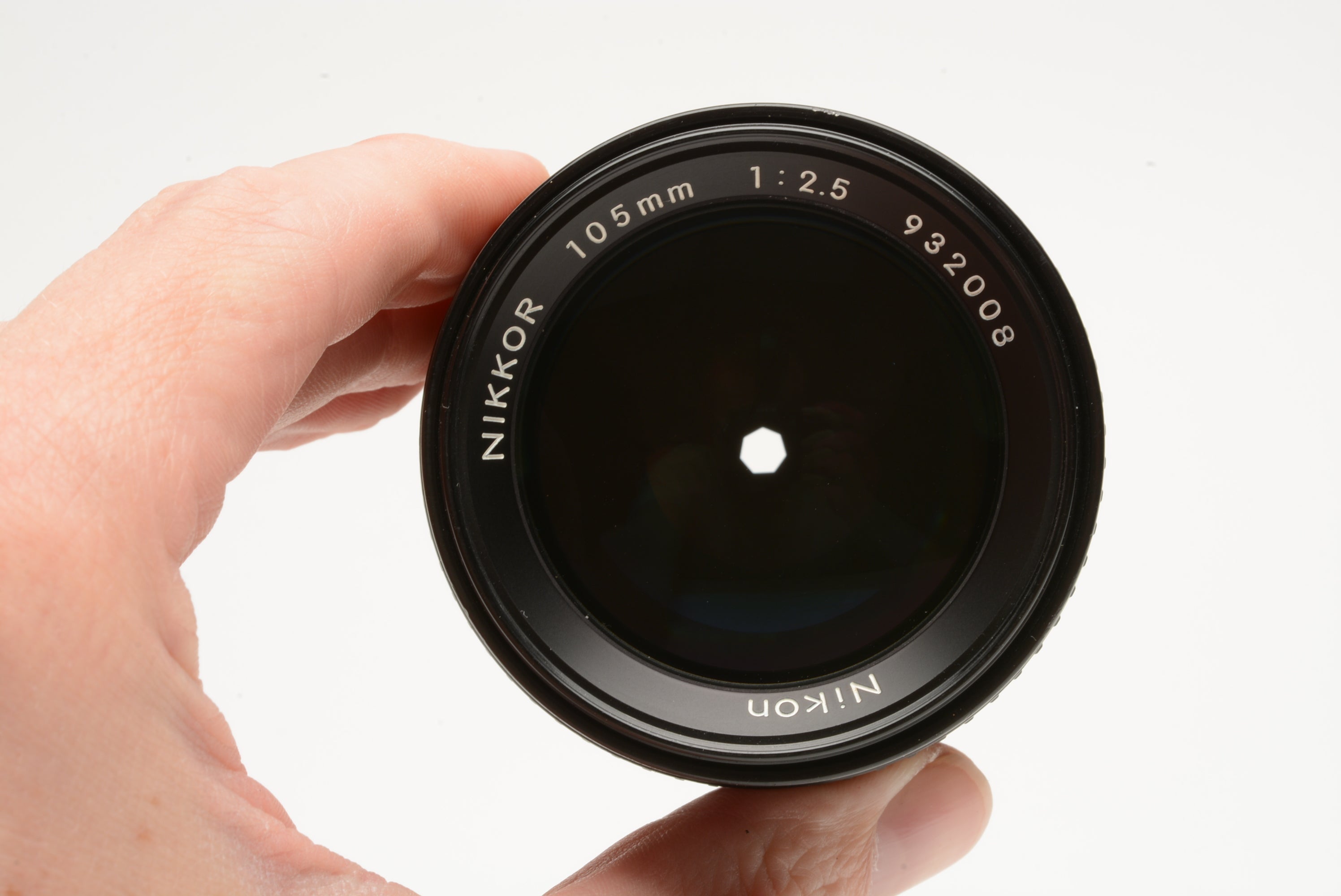 Nikon Nikkor 105mm f2.5 AI-s portrait lens, caps, Very sharp