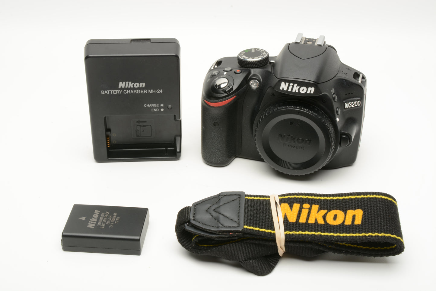 Nikon D3200 DSLR Body, batt+charger+strap 10,587 Acts, Tested