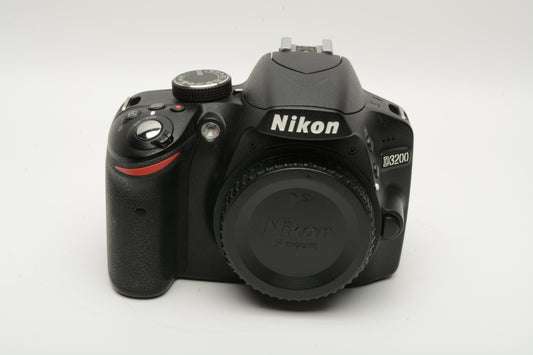 Nikon D3200 DSLR Body, batt+charger+strap 10,587 Acts, Tested