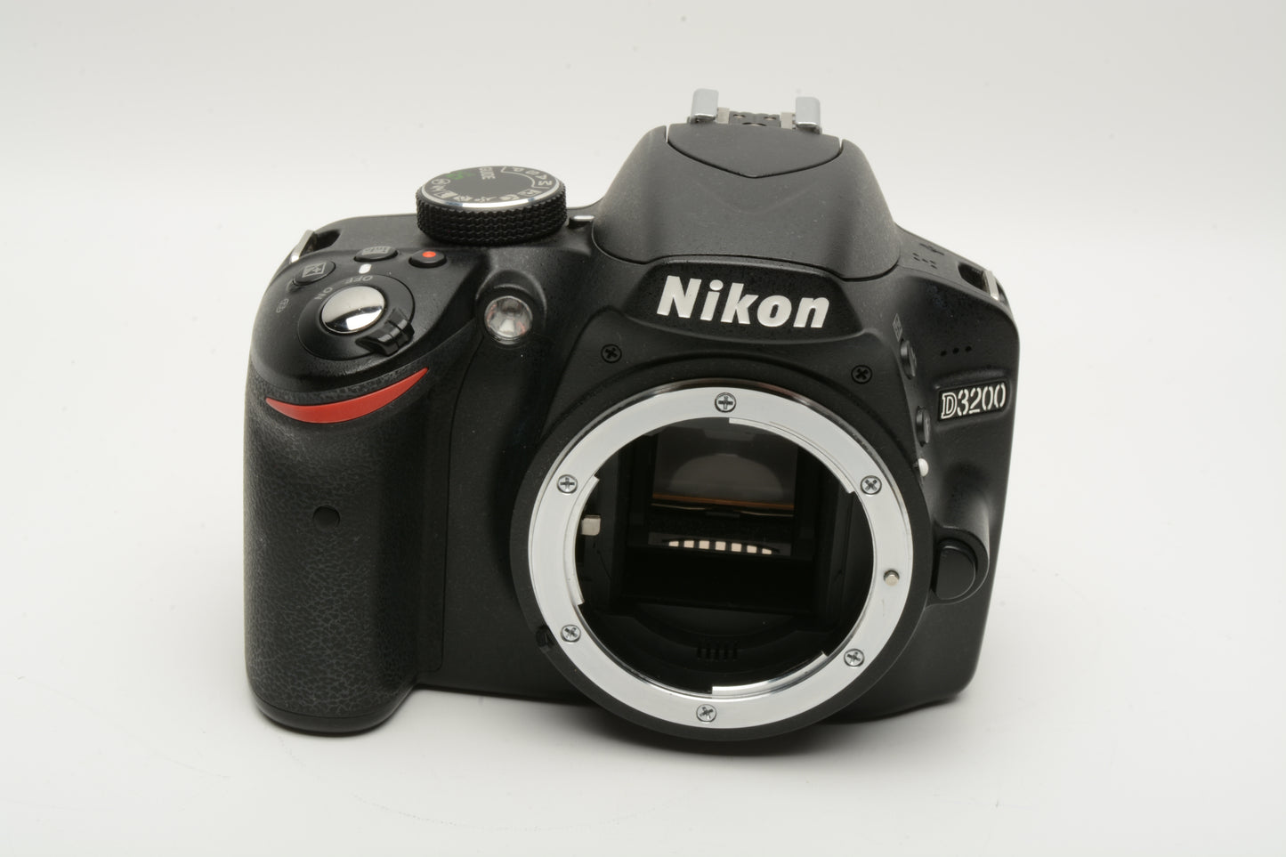 Nikon D3200 DSLR Body, batt+charger+strap 10,587 Acts, Tested