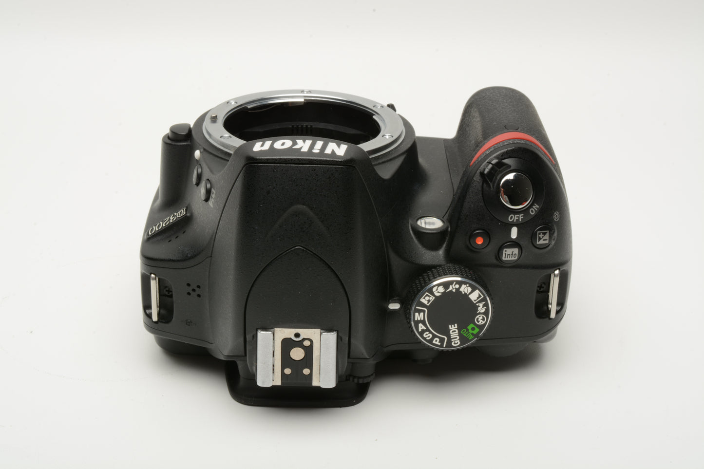 Nikon D3200 DSLR Body, batt+charger+strap 10,587 Acts, Tested