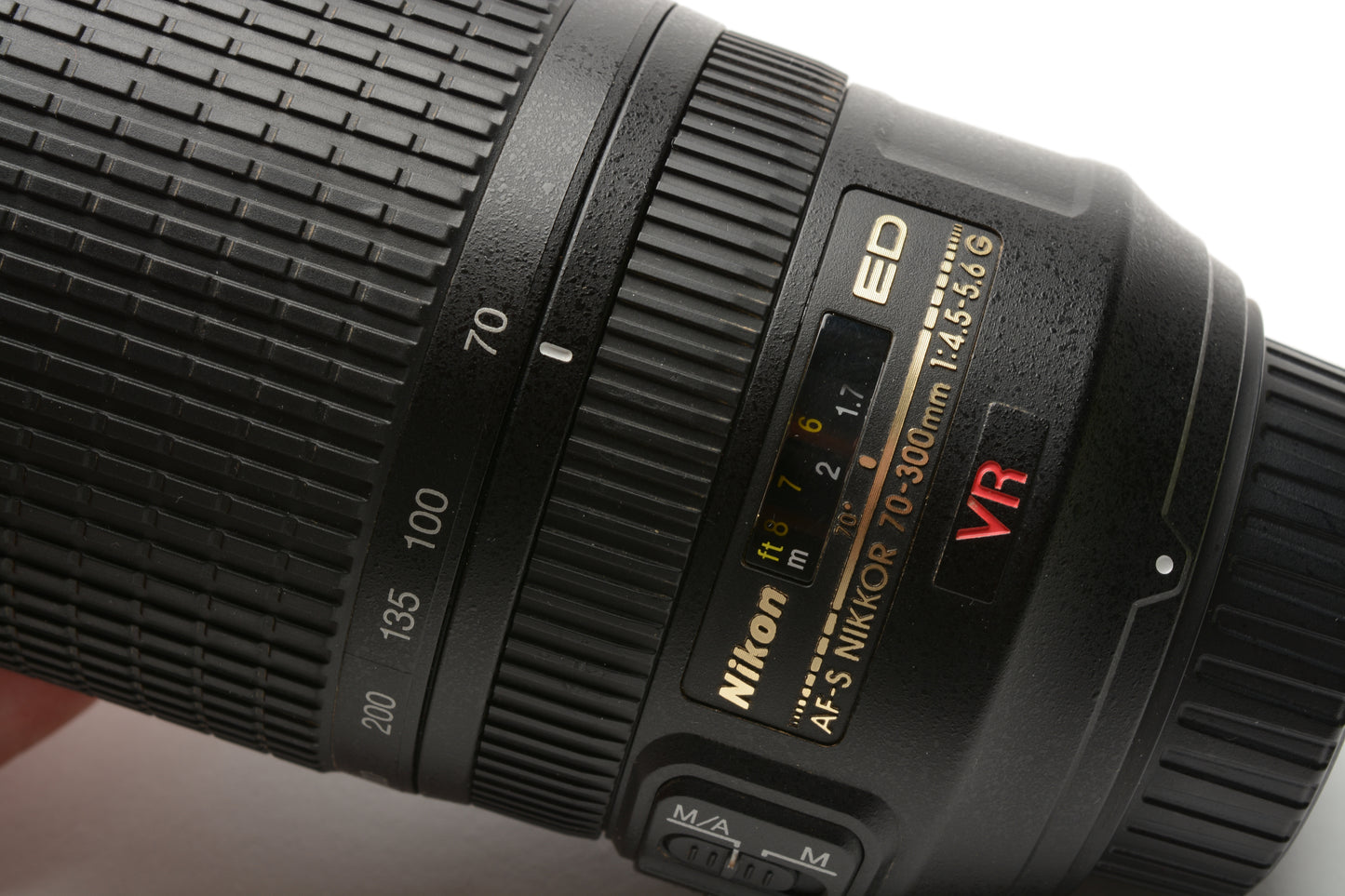 Nikon AF-S Nikkor 70-300mm f4.5-5.6G ED VR zoom lens, caps, pouch, Great!