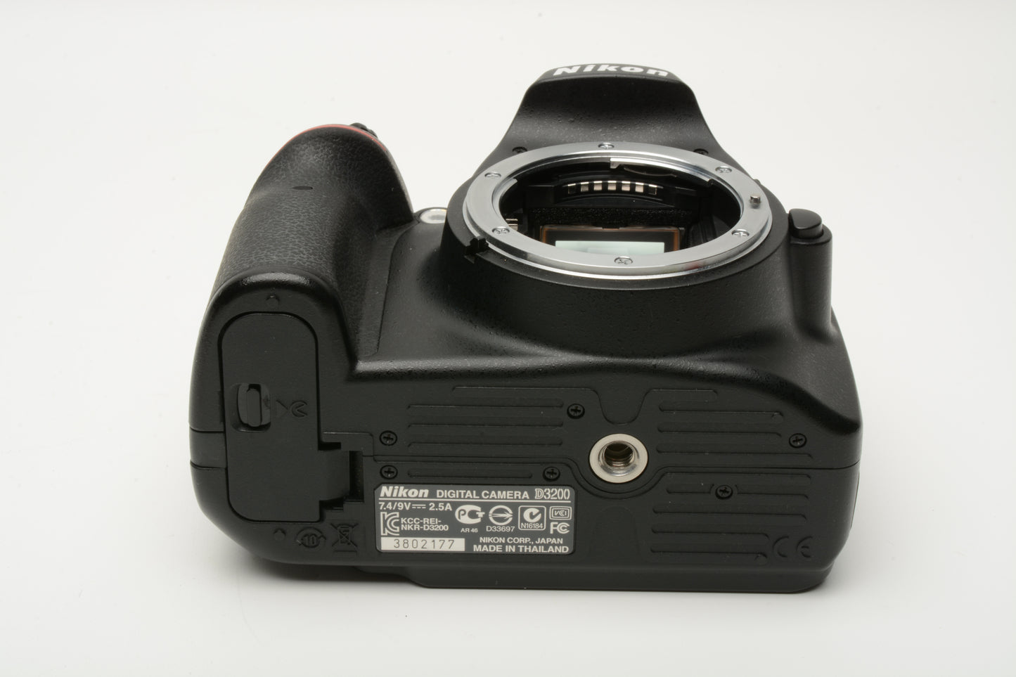 Nikon D3200 DSLR Body, batt+charger+strap 10,587 Acts, Tested