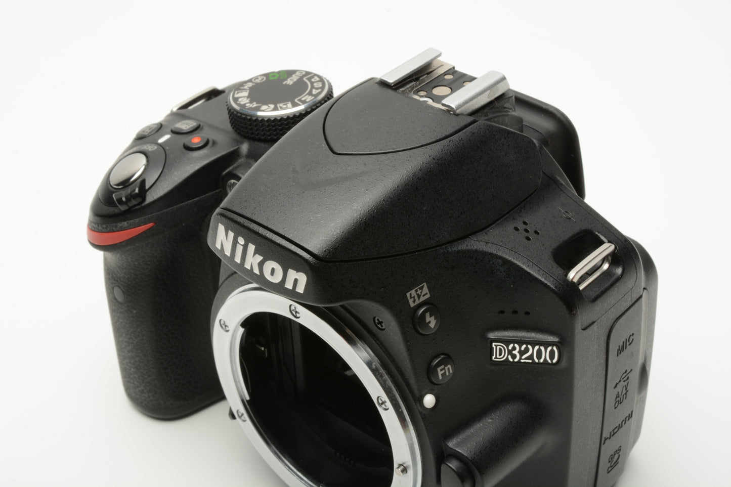 Nikon D3200 DSLR Body, batt+charger+strap 10,587 Acts, Tested