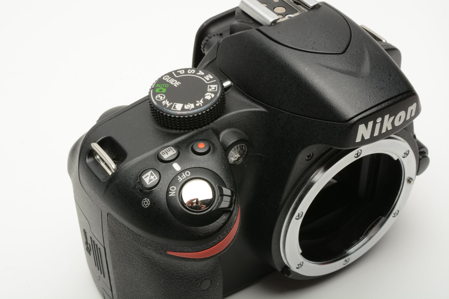 Nikon D3200 DSLR Body, batt+charger+strap 10,587 Acts, Tested