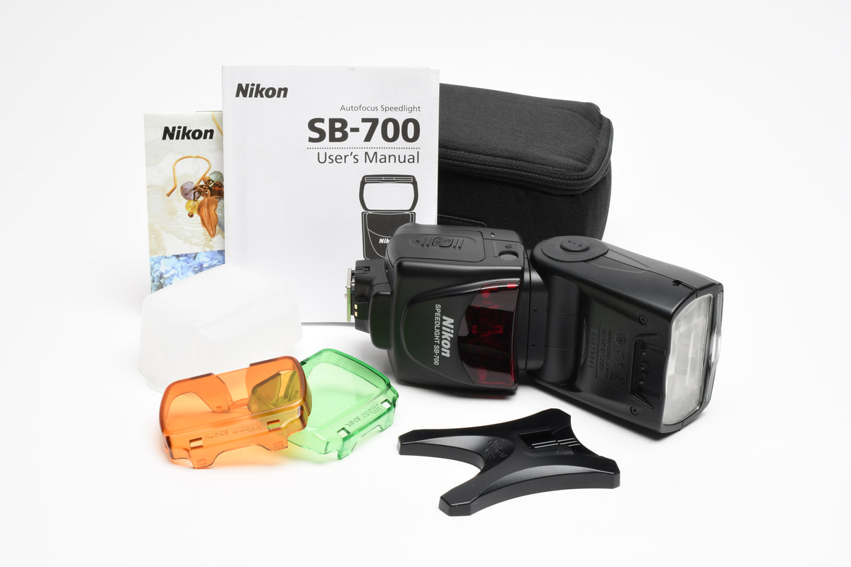 Nikon SB-700 Speedlight flash, filters, case, manual, stand, diffuser, Mint-