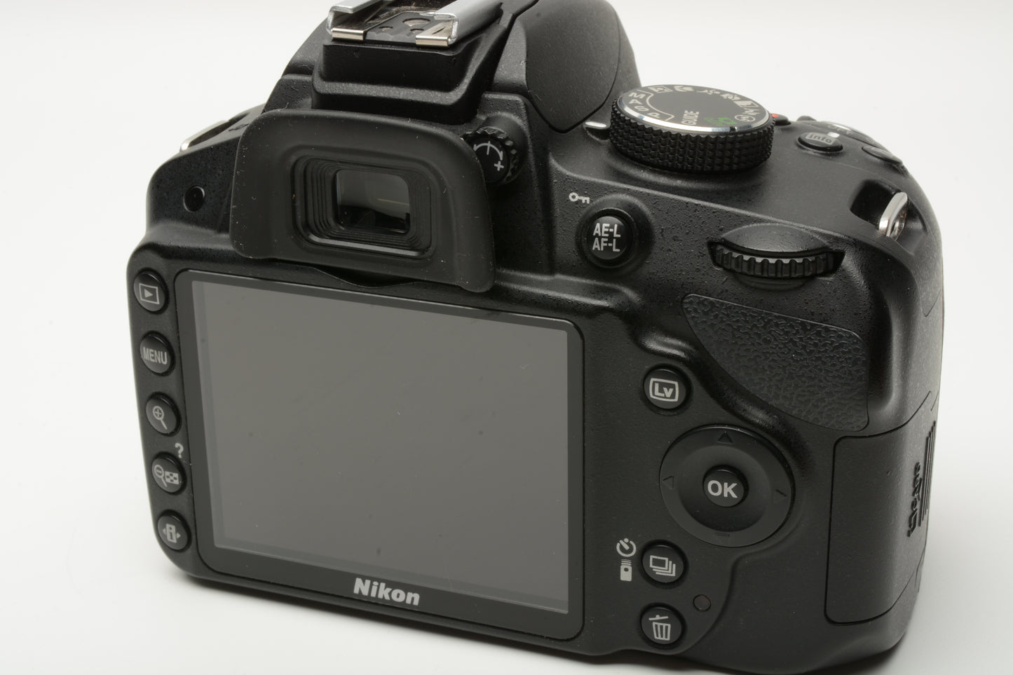 Nikon D3200 DSLR Body, batt+charger+strap 10,587 Acts, Tested