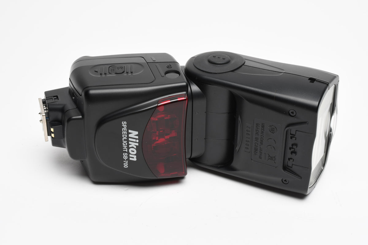 Nikon SB-700 Speedlight flash, filters, case, manual, stand, diffuser, Mint-