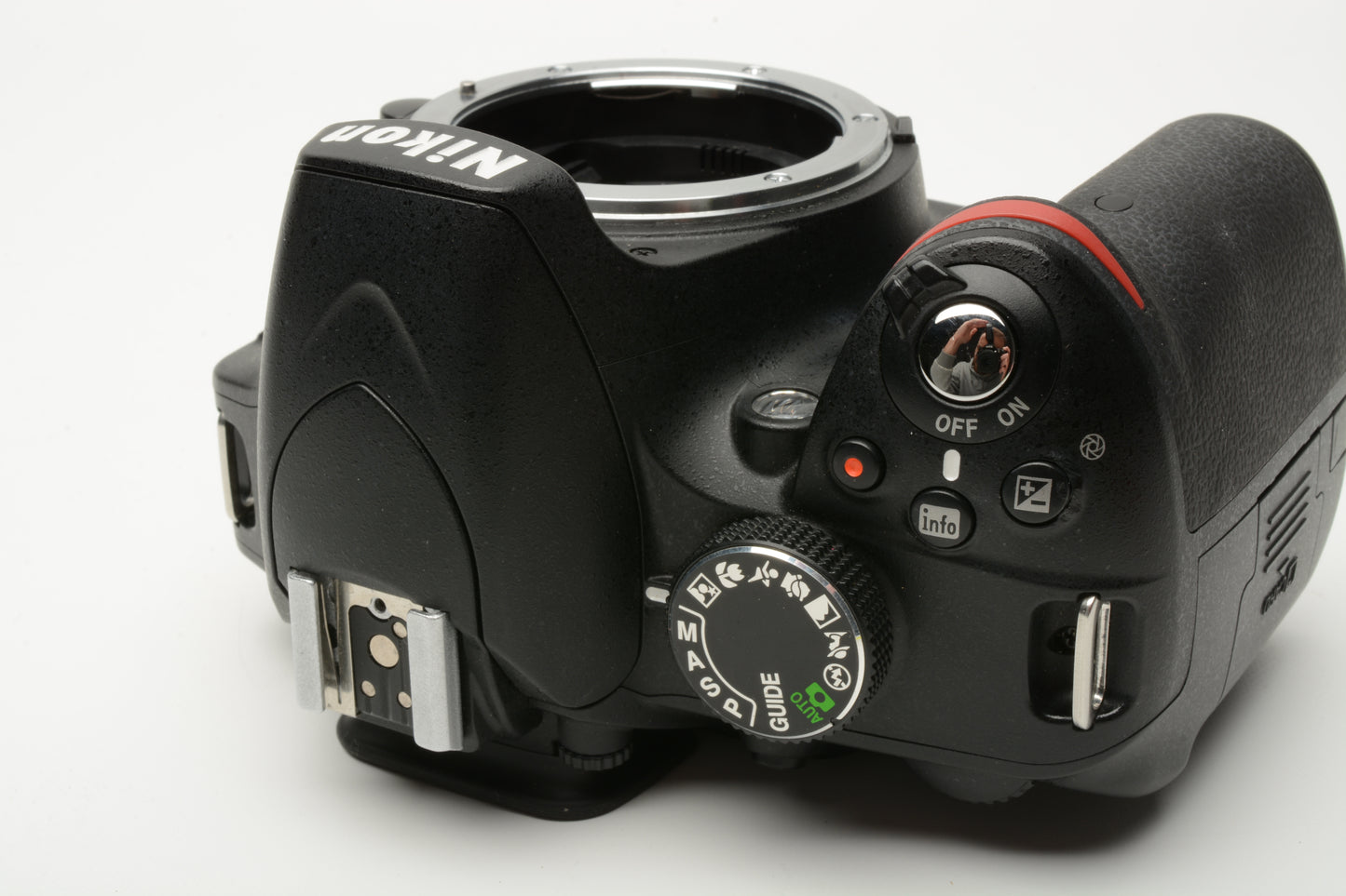 Nikon D3200 DSLR Body, batt+charger+strap 10,587 Acts, Tested