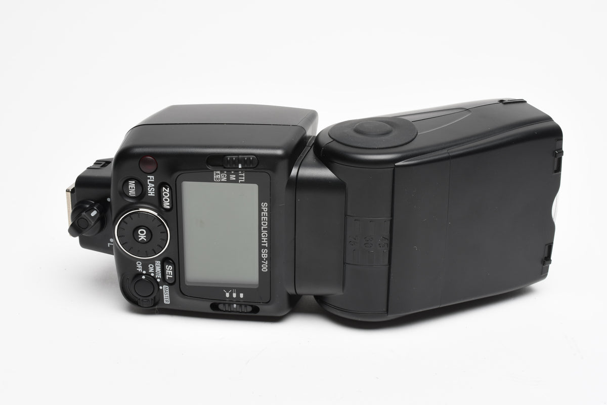 Nikon SB-700 Speedlight flash, filters, case, manual, stand, diffuser, Mint-