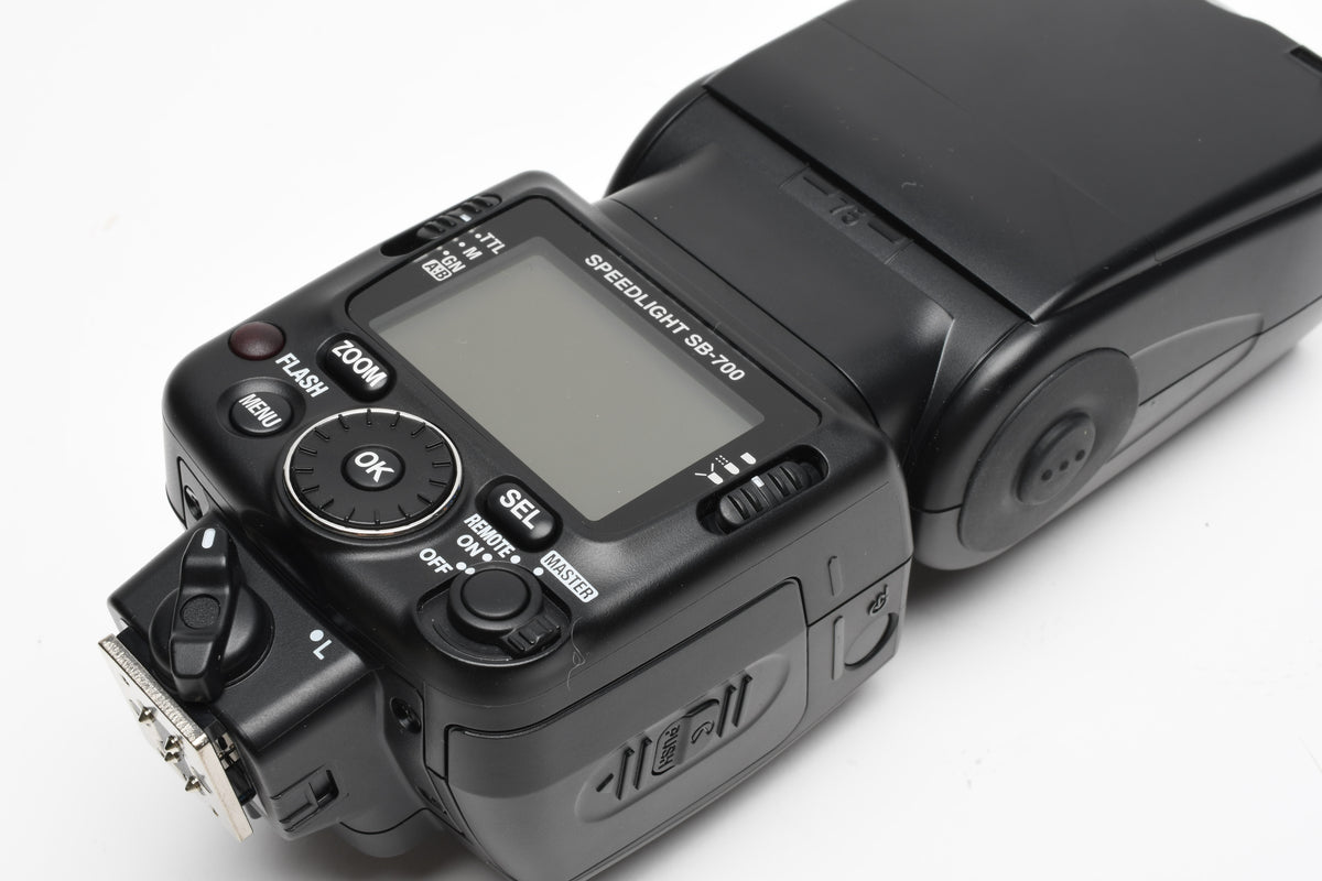 Nikon SB-700 Speedlight flash, filters, case, manual, stand, diffuser, Mint-
