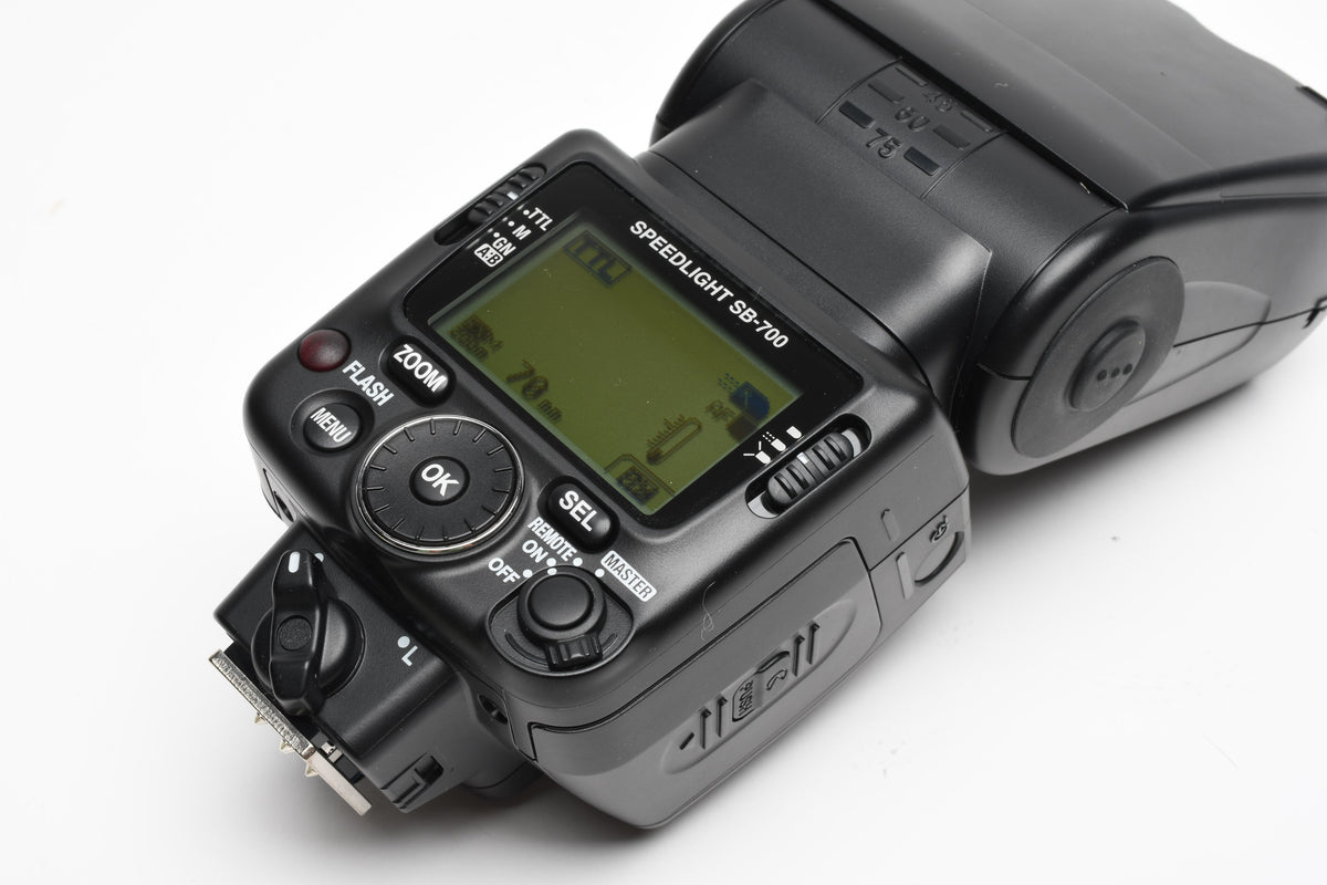 Nikon SB-700 Speedlight flash, filters, case, manual, stand, diffuser, Mint-