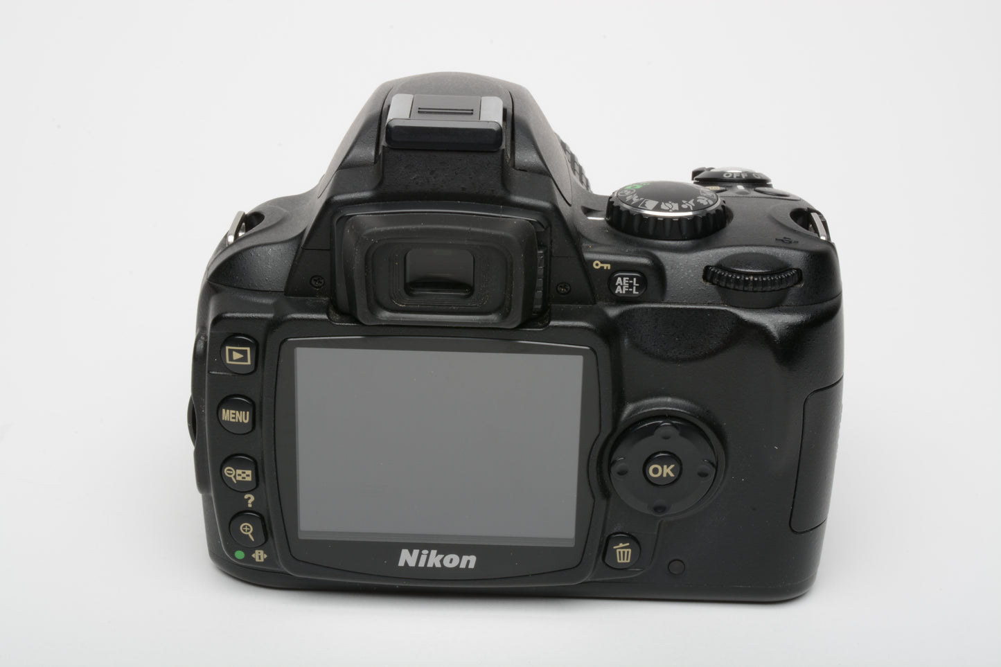 Nikon D40 DSLR body w/Nikkor 18-55mm f3.5-5.6G ED II , batt+charger Only 5714 Acts!
