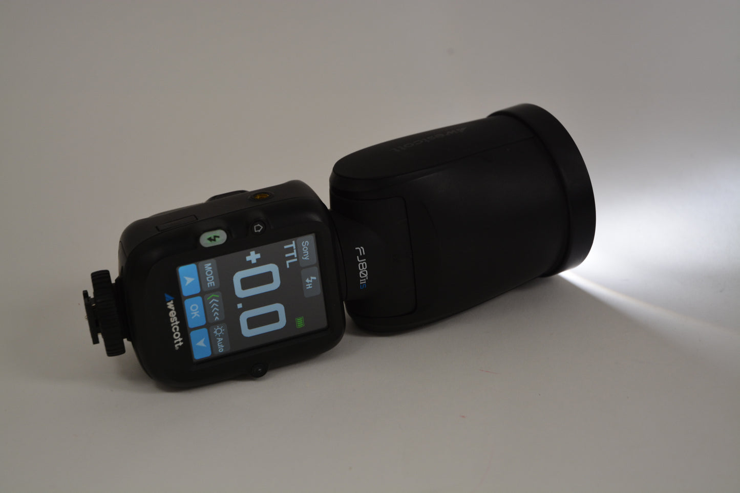 Westcott FJ80 IIS Touchscreen Speedlight (80Ws), Batt+Charger+stand+cable #4732