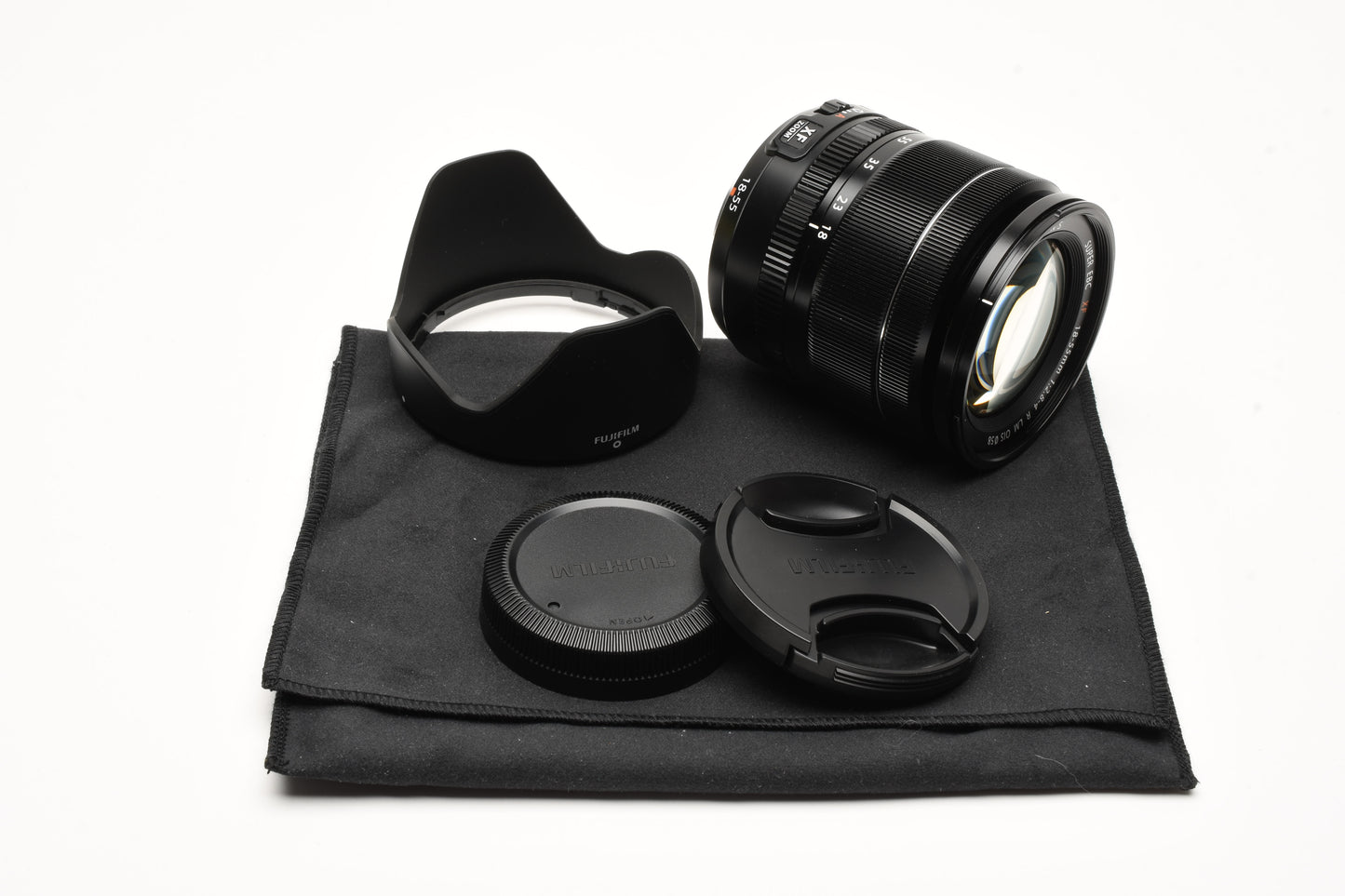 Fujifilm Super EBC XF 18-55mm f2.8-4 R LM OIS zoom w/caps+Hood, Mint-