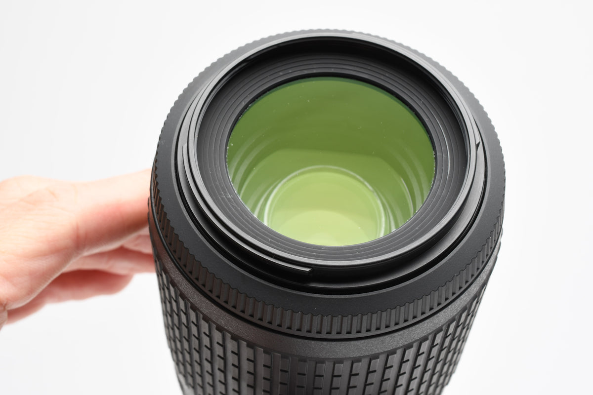 Nikon AF-S 55-200mm f4-5.6G ED DX VR, Caps, Hood, Mint-