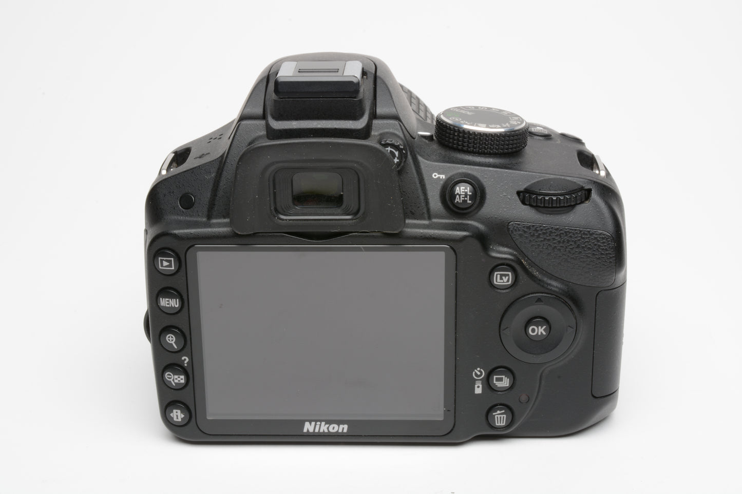 Nikon D3200 DSLR w/18-55mm f3.5-5.6G VR zoom lens, batt+charger+strap 3894 Acts