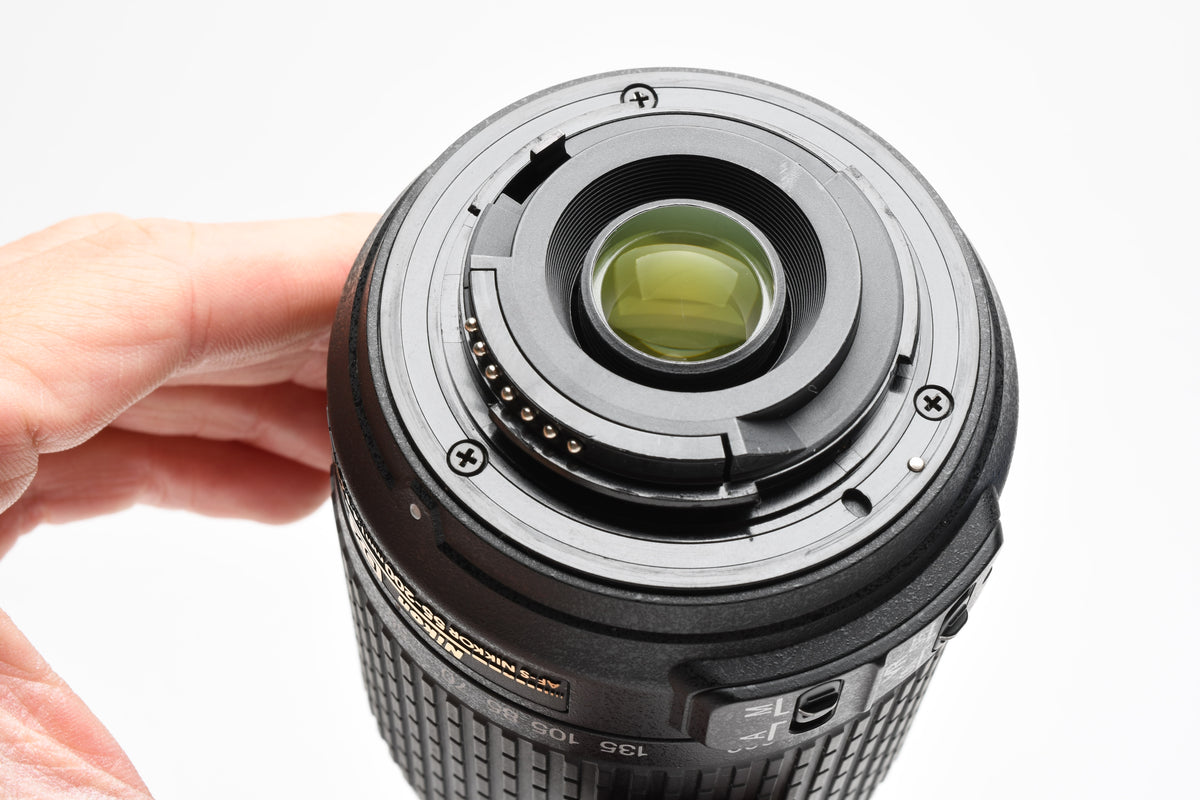 Nikon AF-S 55-200mm f4-5.6G ED DX VR, Caps, Hood, Mint-