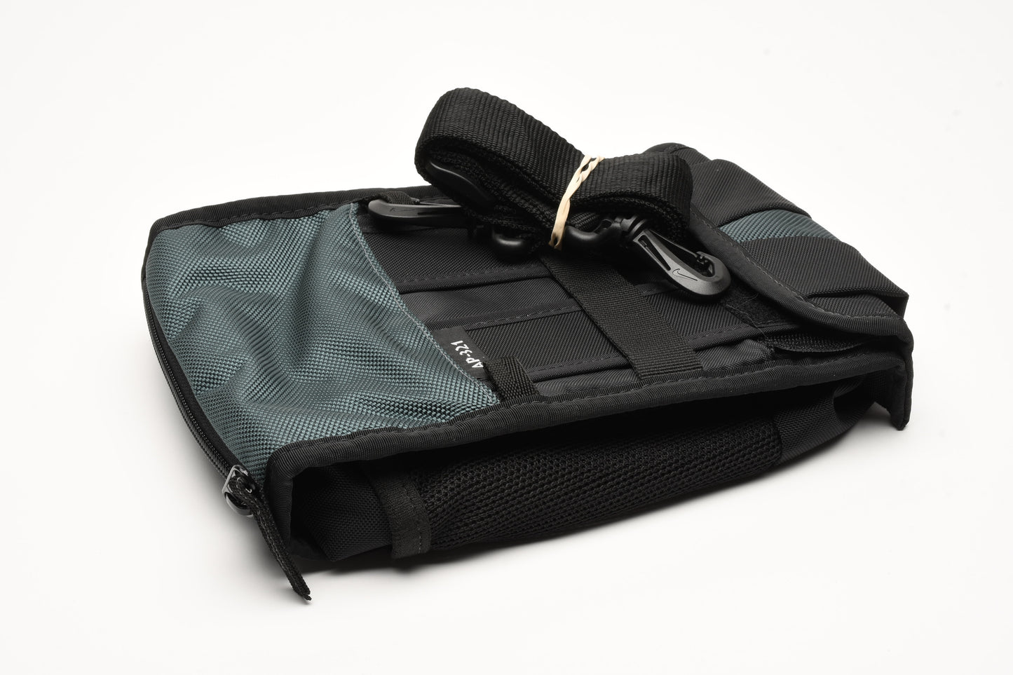 Kata AP-321 Auxiliary Pouch KT AP-321, Strap, Nice & Clean