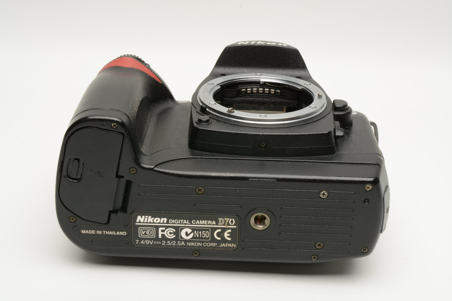 Nikon D70 DSLR body w/batt, charger, strap, 20K Acts, Tested, Works great