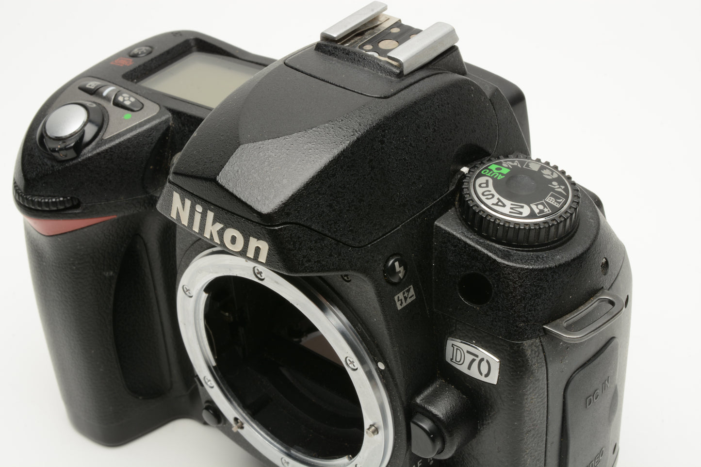 Nikon D70 DSLR body w/batt, charger, strap, 20K Acts, Tested, Works great