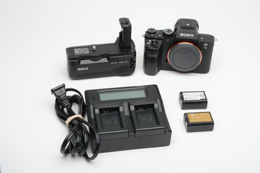 Sony A7 II Mirrorless Body, 2batts, charger, grip, Only 13K acts!  ILCE-7M2