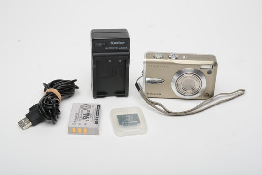 Fujifilm Finepix F30 6.3MP Digital Point&Shoot camera, batt+charger+USB+1GB XD