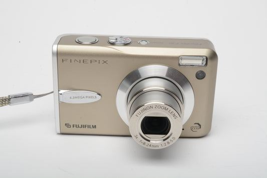 Fujifilm Finepix F30 6.3MP Digital Point&Shoot camera, batt+charger+USB+1GB XD