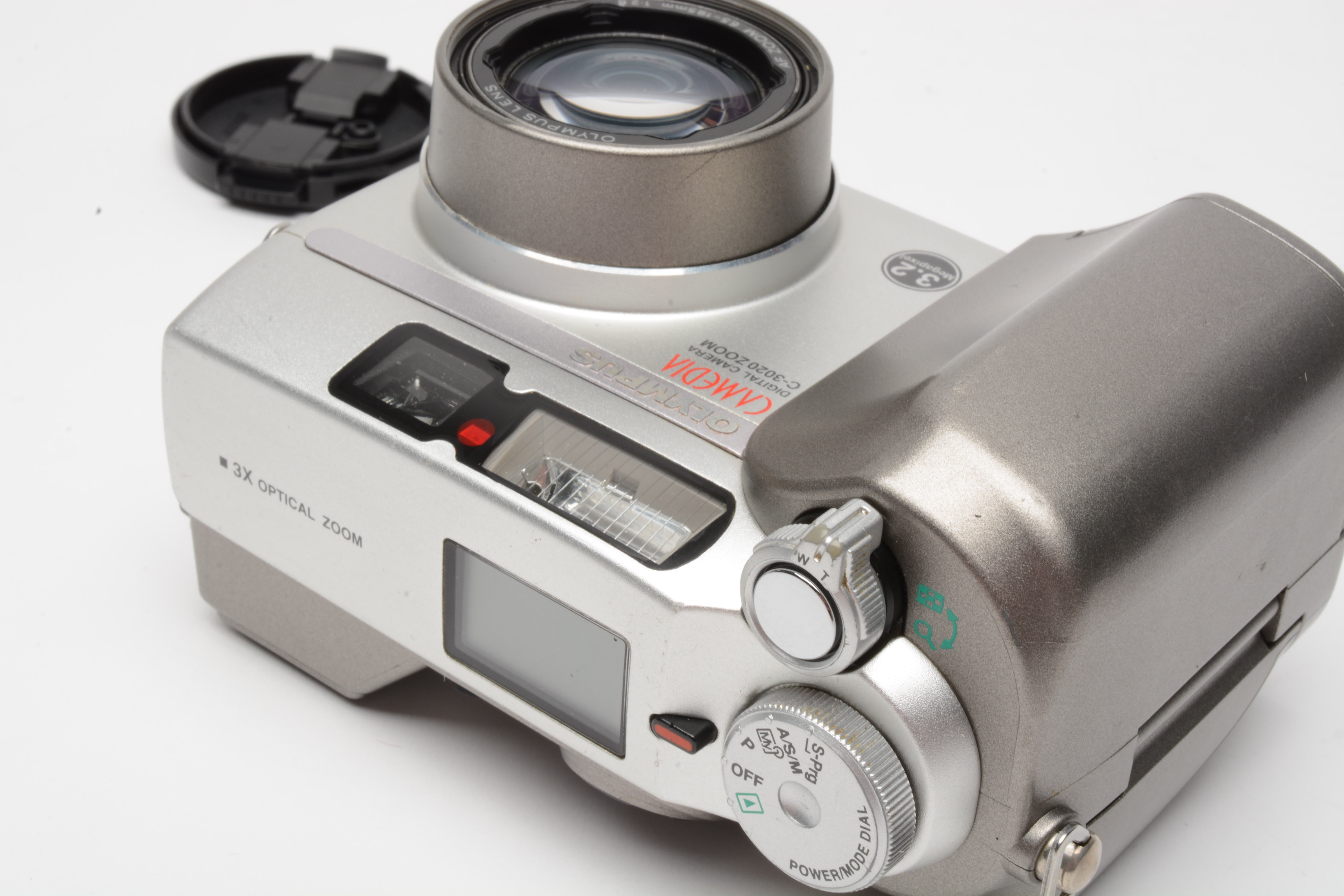 Olympus C-3020 3.2MP Camedia Digital Point&Shoot w/manual, cap