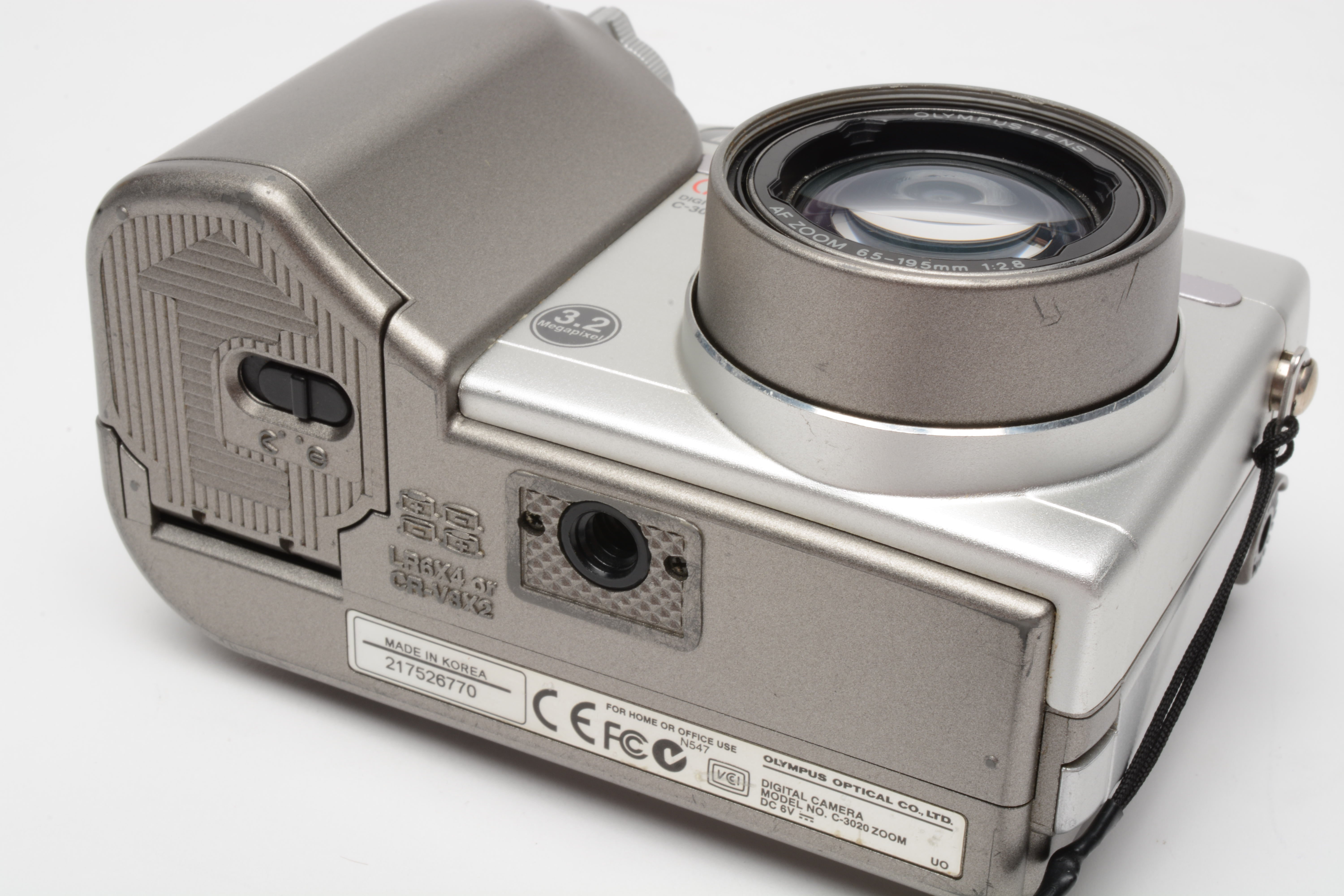 Olympus C-3020 3.2MP Camedia Digital Point&Shoot w/manual, cap