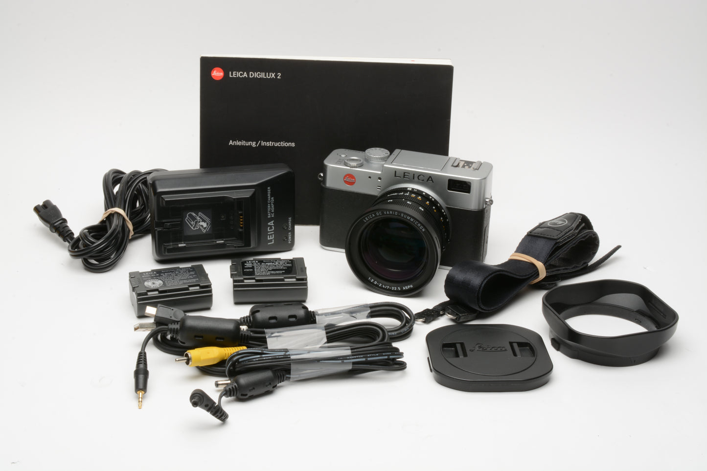 Leica Digilux 2 5MP Digital Point&Shoot, 2batts+charger+hood+cap, Nice! *Read