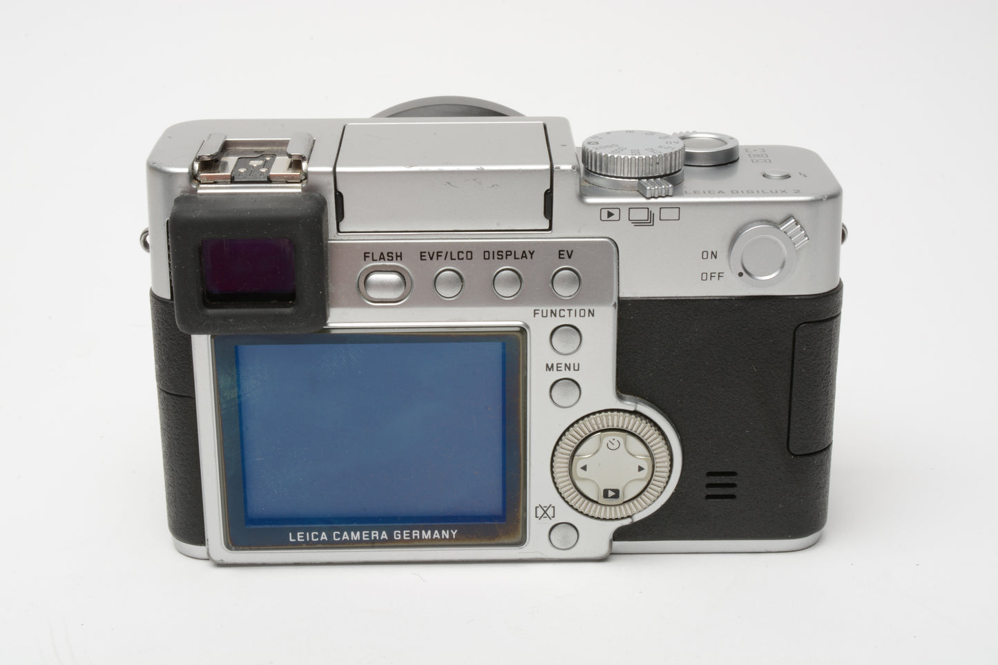 Leica Digilux 2 5MP Digital Point&Shoot, 2batts+charger+hood+cap, Nice! *Read