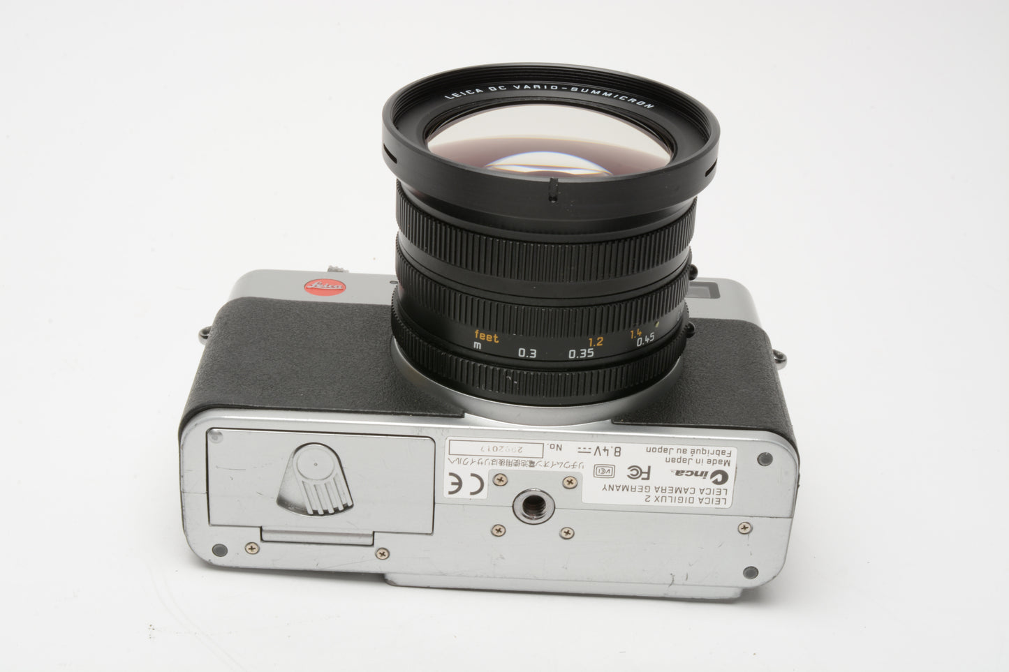 Leica Digilux 2 5MP Digital Point&Shoot, 2batts+charger+hood+cap, Nice! *Read