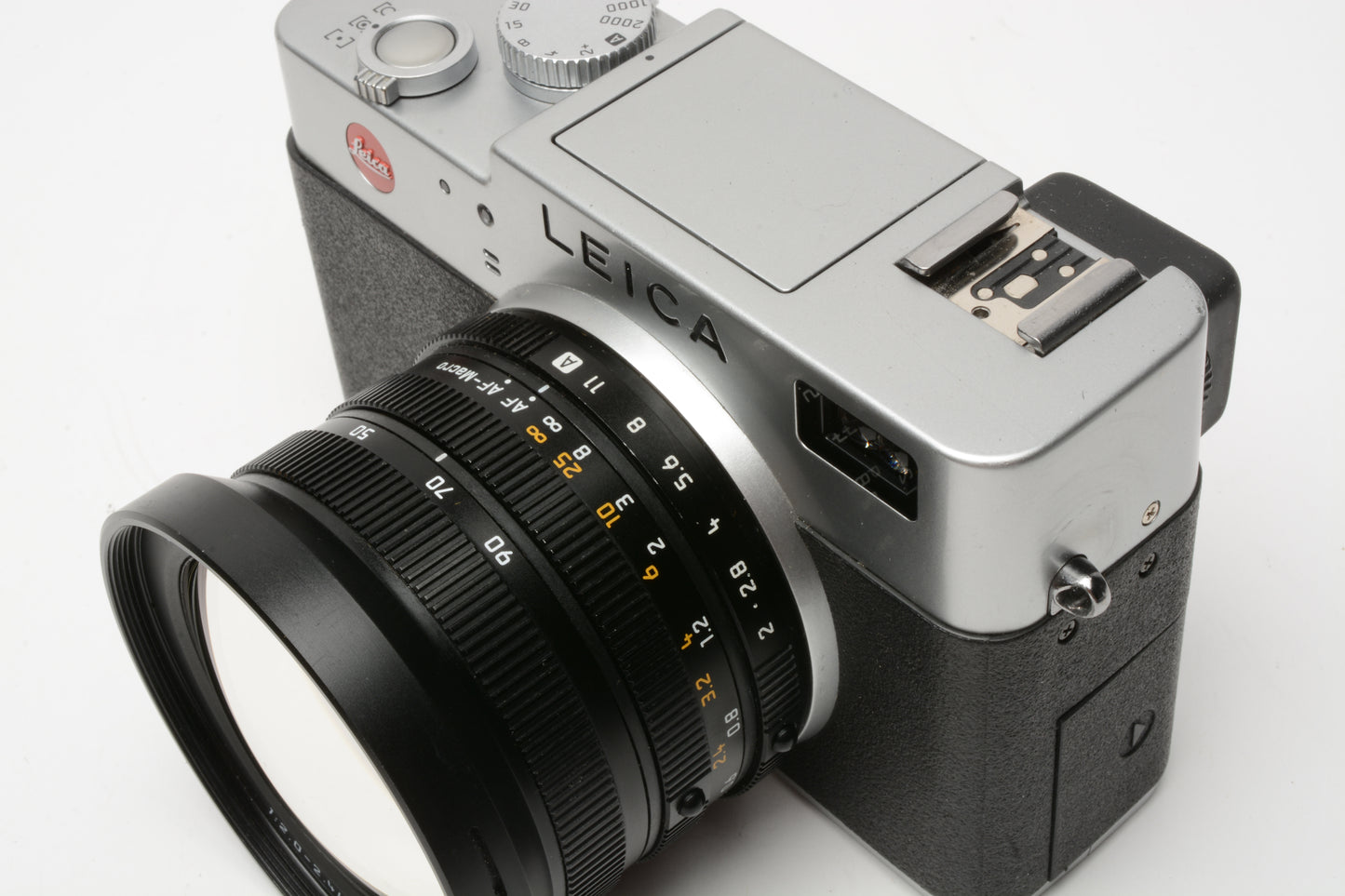 Leica Digilux 2 5MP Digital Point&Shoot, 2batts+charger+hood+cap, Nice! *Read