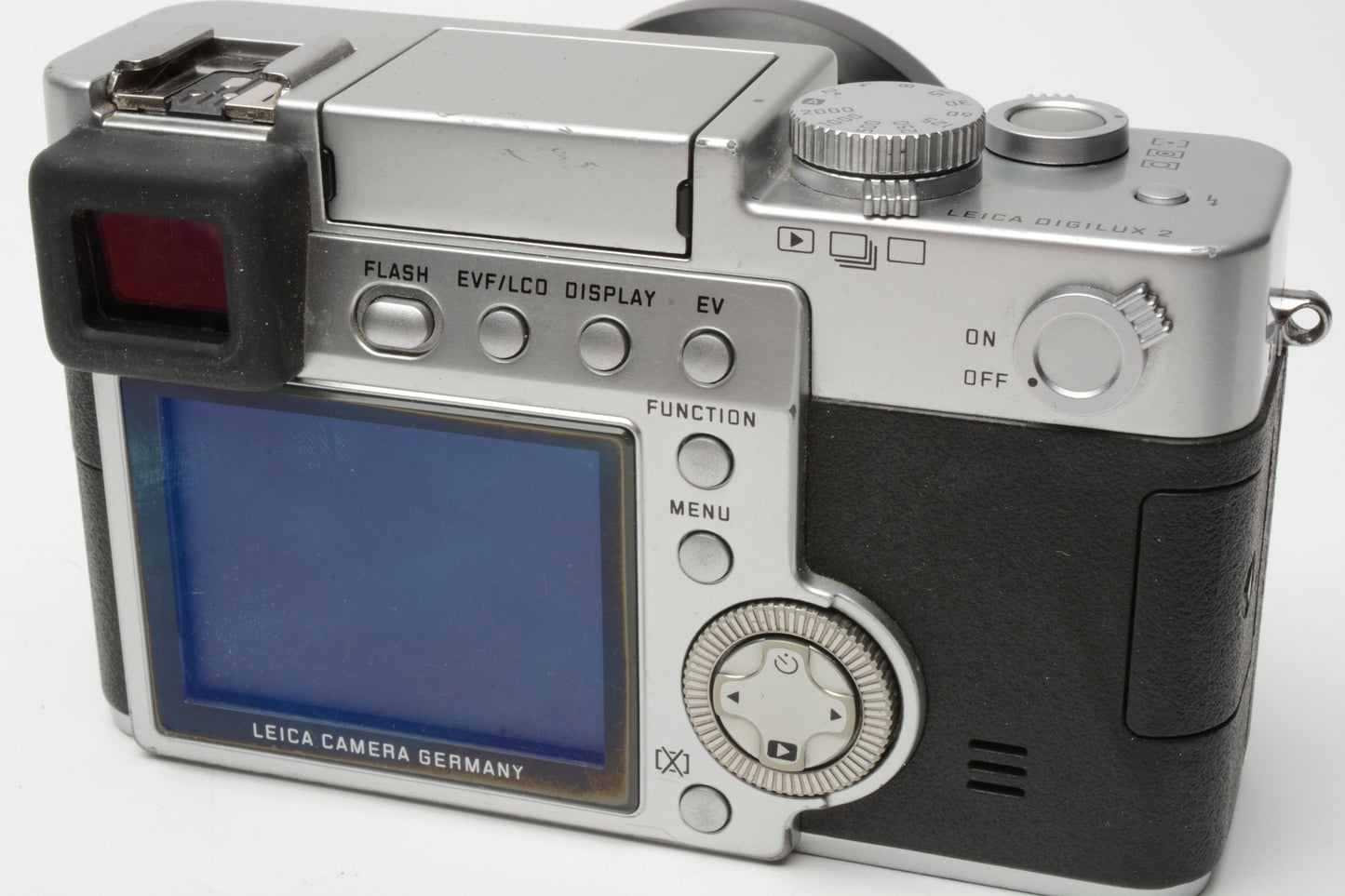 Leica Digilux 2 5MP Digital Point&Shoot, 2batts+charger+hood+cap, Nice! *Read