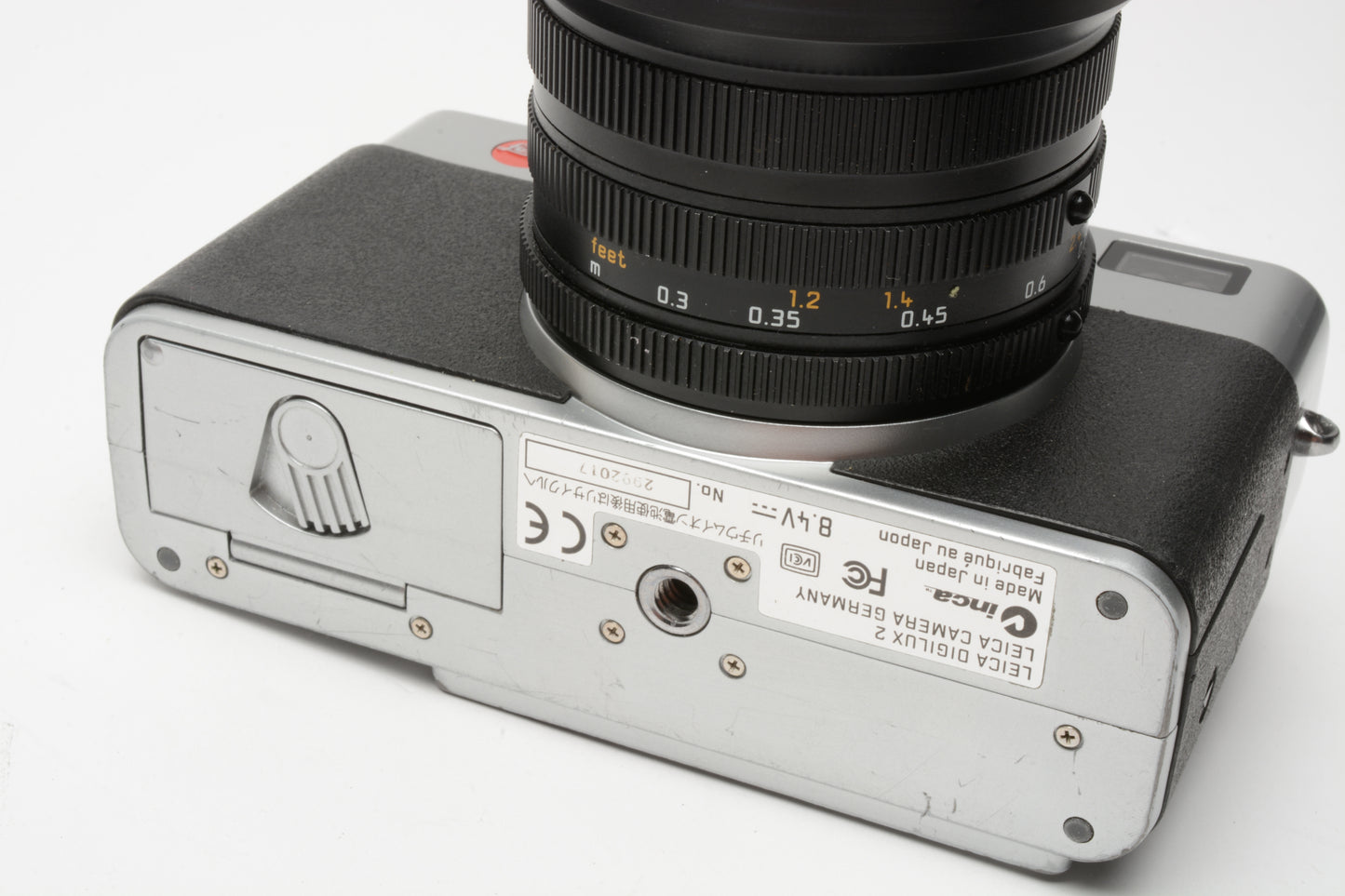 Leica Digilux 2 5MP Digital Point&Shoot, 2batts+charger+hood+cap, Nice! *Read