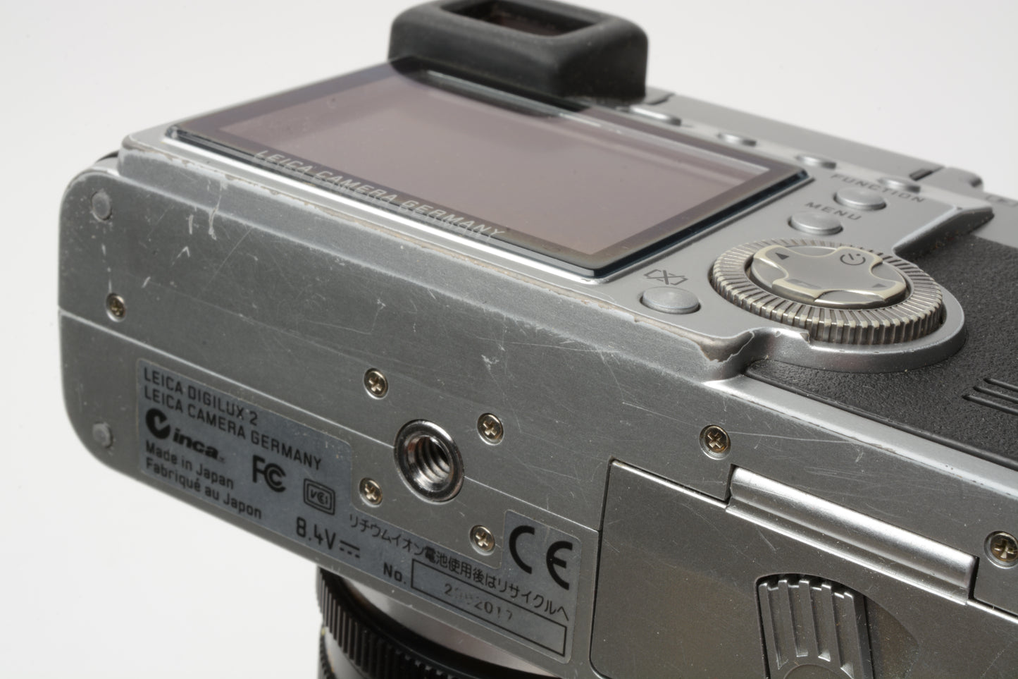 Leica Digilux 2 5MP Digital Point&Shoot, 2batts+charger+hood+cap, Nice! *Read