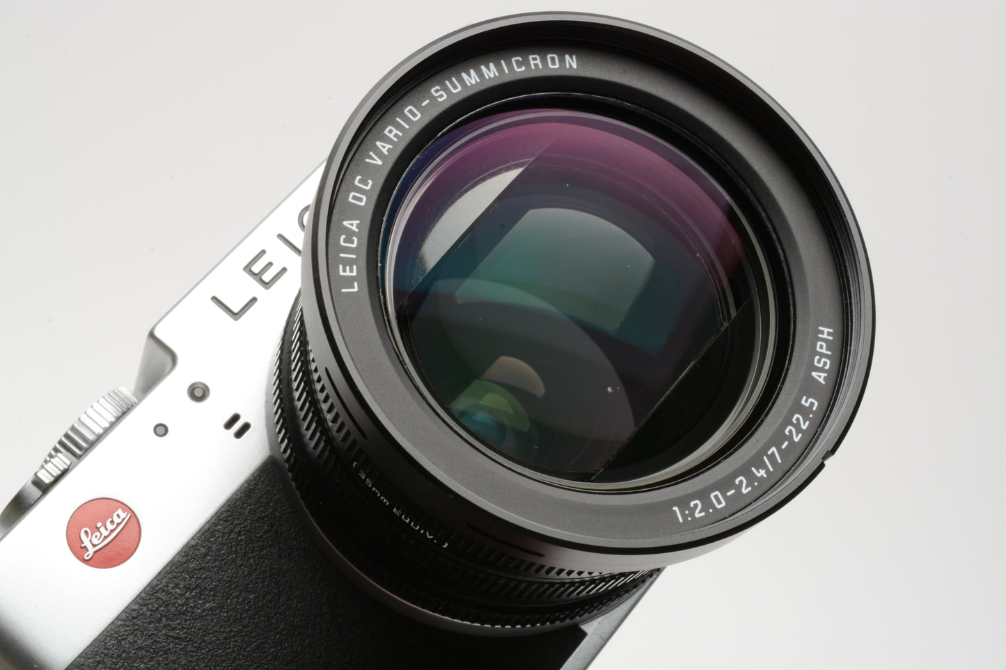 Leica Digilux 2 5MP Digital Point&Shoot, 2batts+charger+hood+cap, Nice! *Read