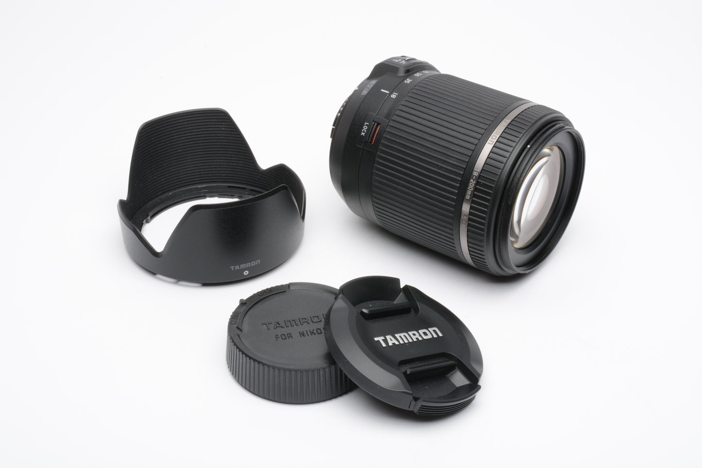 Tamron AF 18-200mm F3.5-6.3 compact zoom lens, hood+caps Nikon AF Mount B018