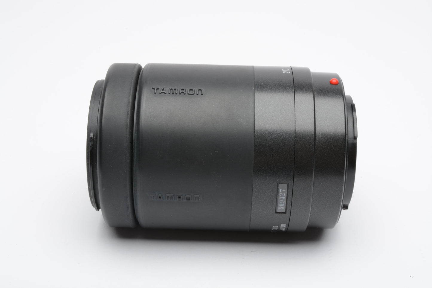 Tamron AF 80-210mm f4.5-5.6 zoom lens w/caps, hood + UV filter (Nikon AF) 178D