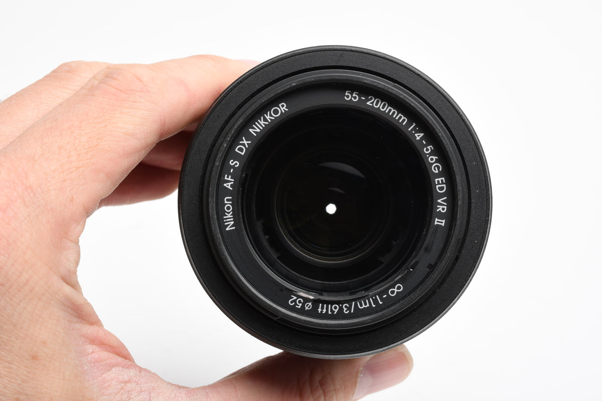 Nikon Nikkor AF-S DX 18-140mm f3.5-5.6G ED VR Lens w/Caps, Nice
