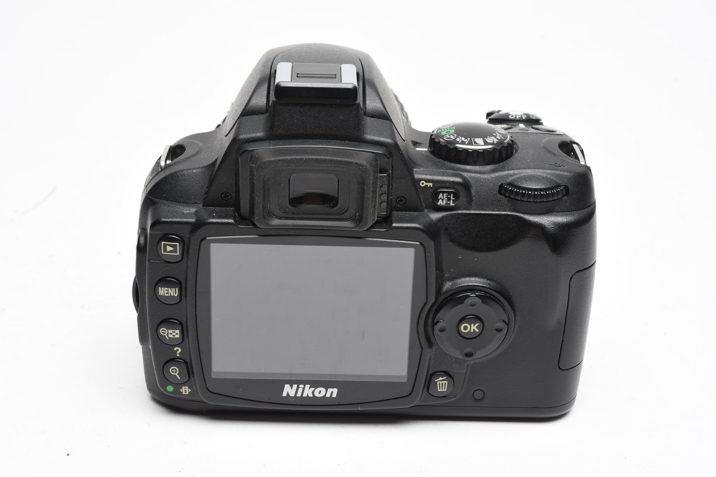 Nikon D40 DSLR body w/Nikkor 18-55mm f3.5-5.6G ED II, 2Batts+Case, Great!