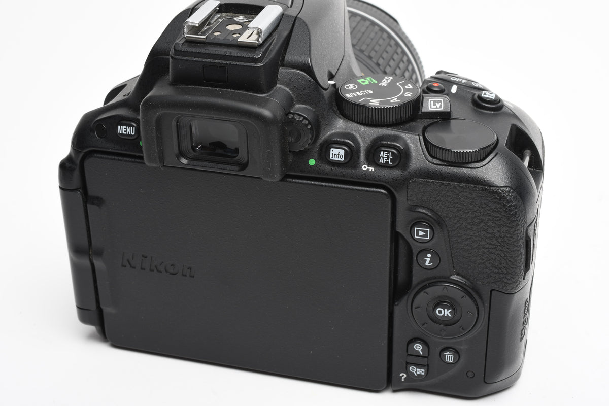 Nikon D5500 DSLR w/AF-P 18-55mm f3.5-5.6 VR, batt, charger 10,510 Acts!