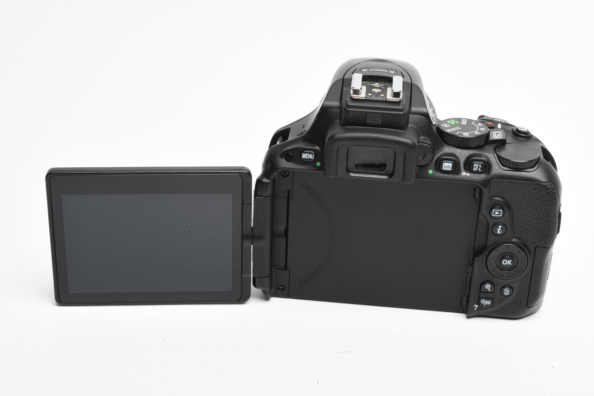 Nikon D5500 DSLR w/AF-P 18-55mm f3.5-5.6 VR, batt, charger 10,510 Acts!