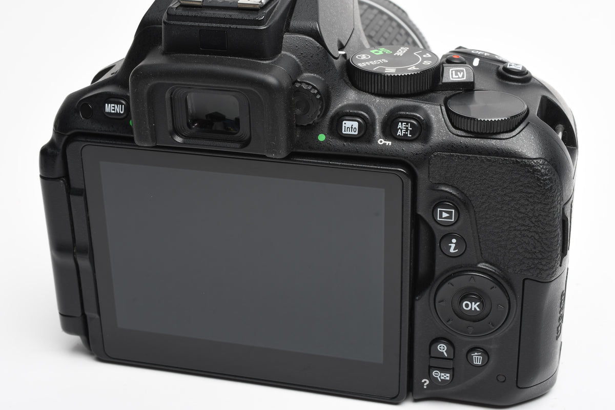Nikon D5500 DSLR w/AF-P 18-55mm f3.5-5.6 VR, batt, charger 10,510 Acts!