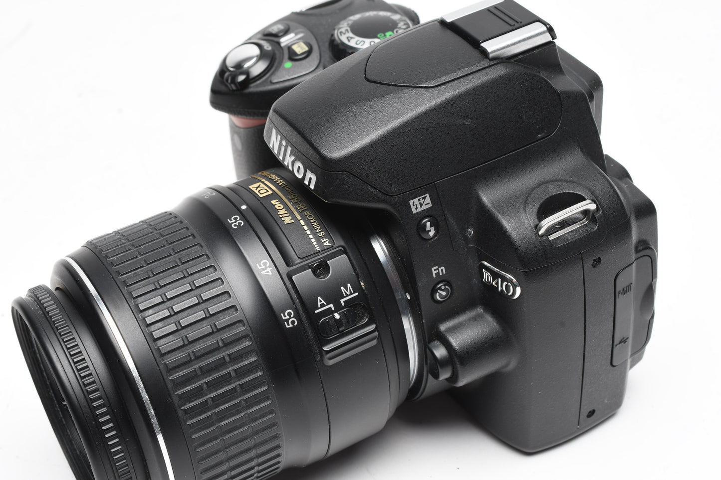 Nikon D40 DSLR body w/Nikkor 18-55mm f3.5-5.6G ED II, 2Batts+Case, Great!